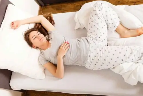 terlebih tidur yang cukup boleh menyebabkan sakit belakang akibat posisi
