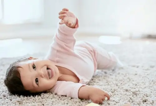 Bayi merangkak di bawah artikel penjagaan selepas sunat plastibell