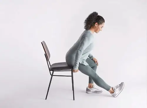 regangan hamstring (duduk) antara senaman untuk sakit lutut